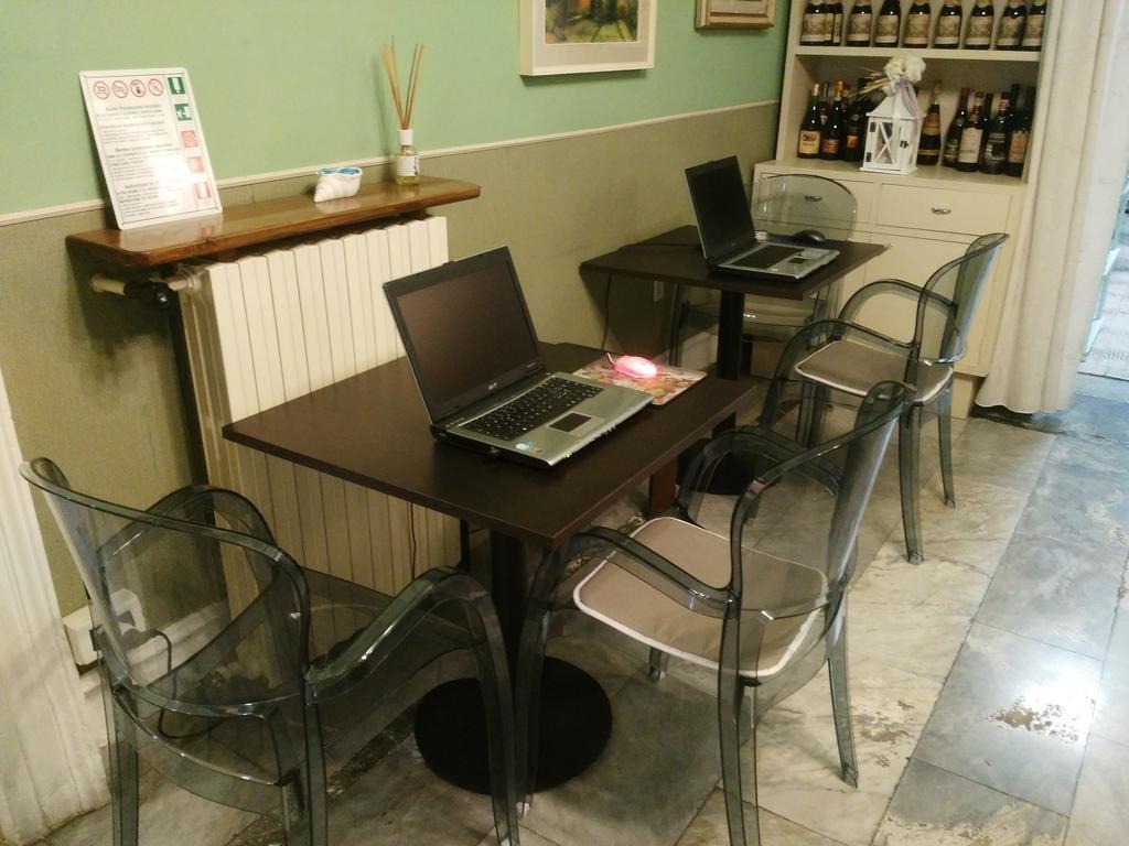 翁蒂娜酒店 维亚雷焦 外观 照片