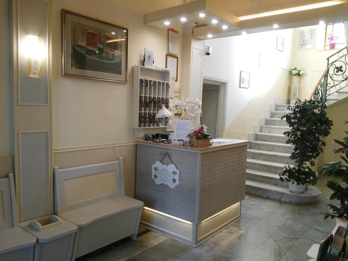 翁蒂娜酒店 维亚雷焦 外观 照片